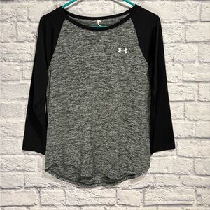 Under Armour Women's Black and Gray Raglan Top Medium